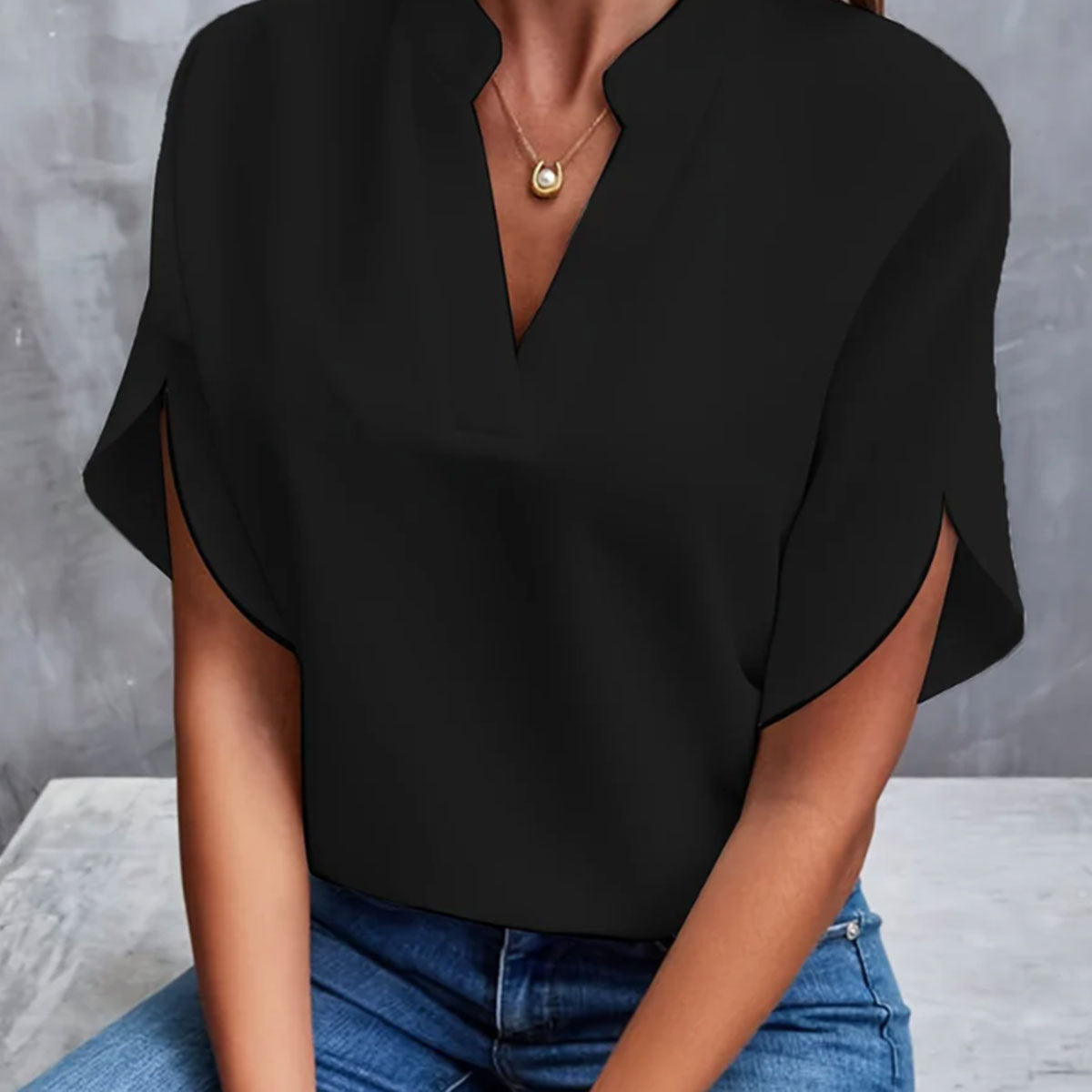 Clara | Effortless Elegance | V-Neck Blouse