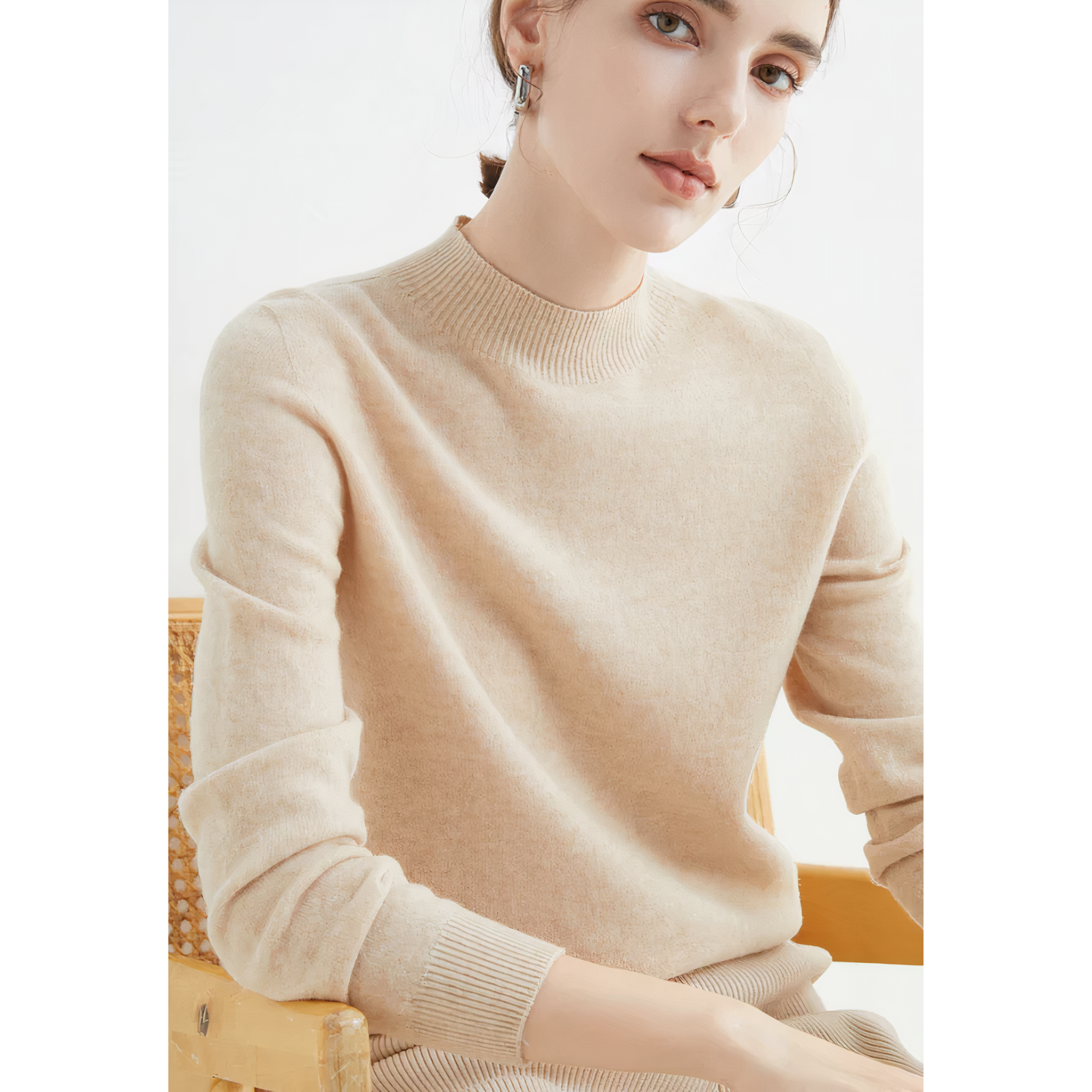 Elegant Crewneck Sweater | Soft Fabric | Timeless Design